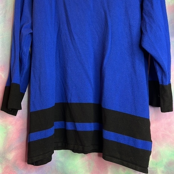 𝅺Cable & Gauge Scoop Neck Blue Black Striped Shoulder Zippers Knit Top Size 1X - Picture 5 of 6